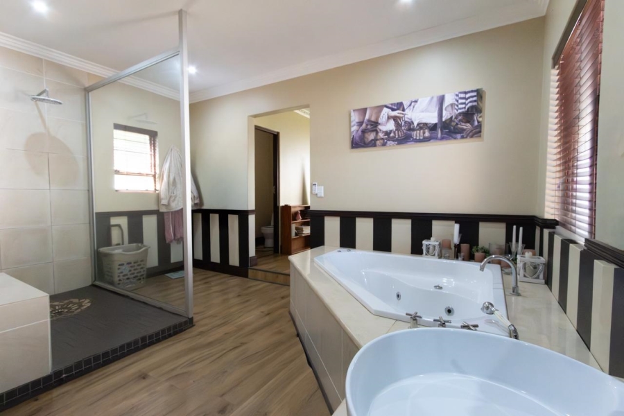 5 Bedroom Property for Sale in Protea Park North West